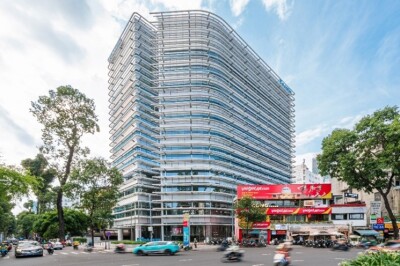 Daikin’s new head office building in Vietnam conceptualized and designed by Nikken Sekkei, has achieved the world’s first three Platinum certifications for environmental and health standards